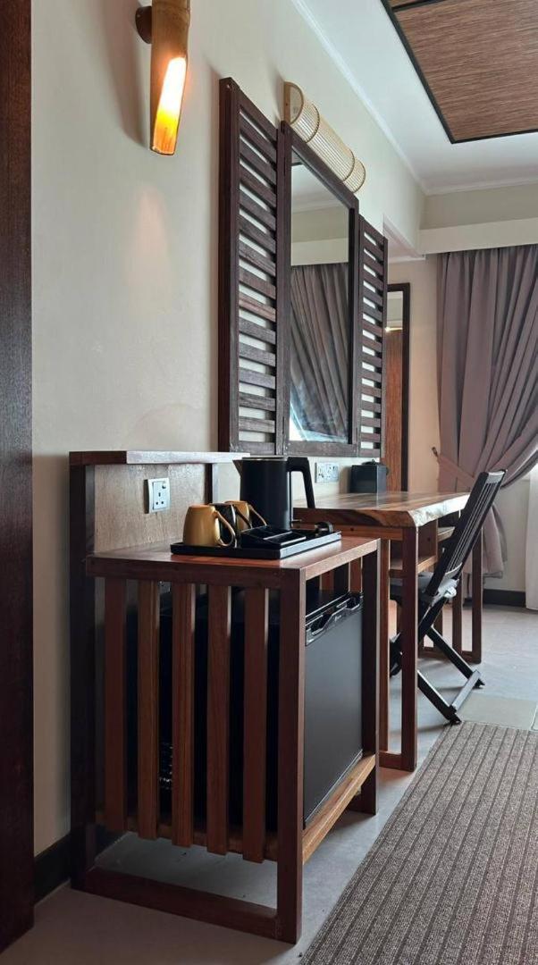 Borneo Beach & Mangrove Resort Tuaran Esterno foto