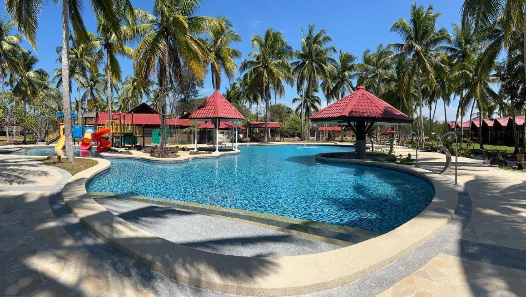 Borneo Beach & Mangrove Resort Tuaran Esterno foto