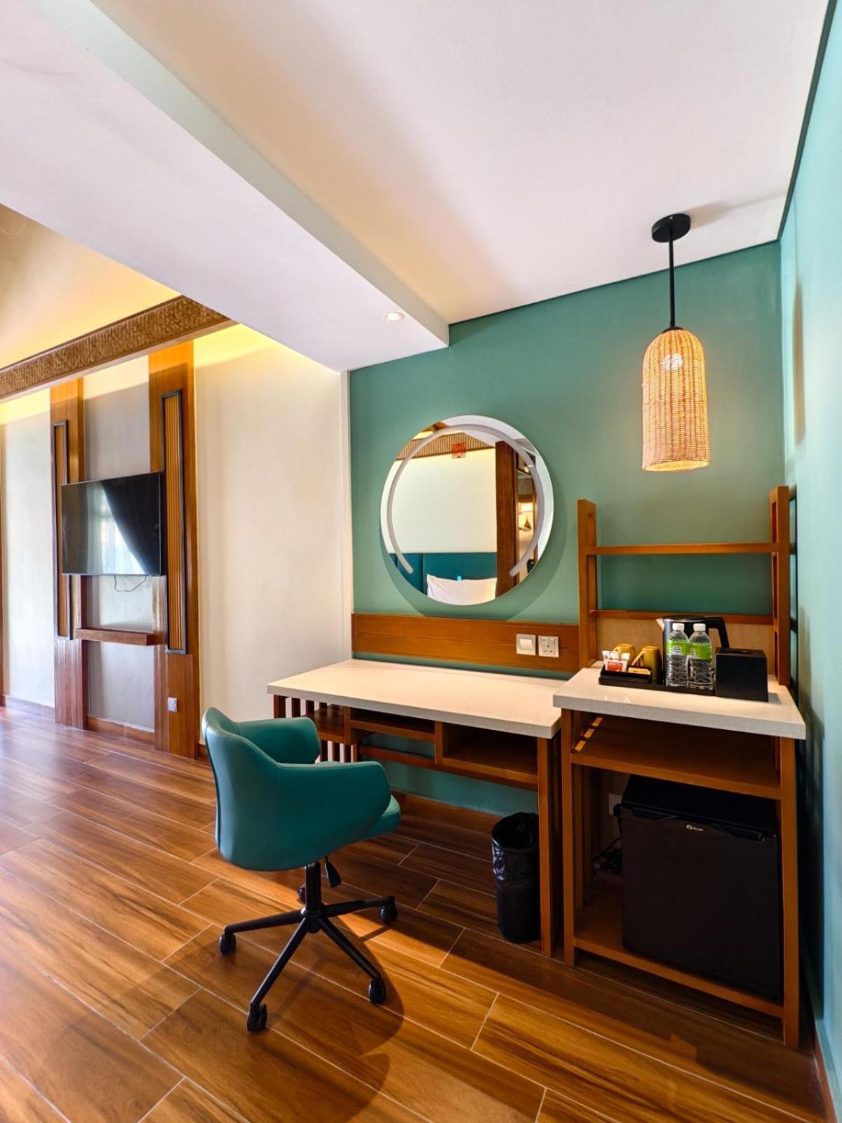 Borneo Beach & Mangrove Resort Tuaran Esterno foto