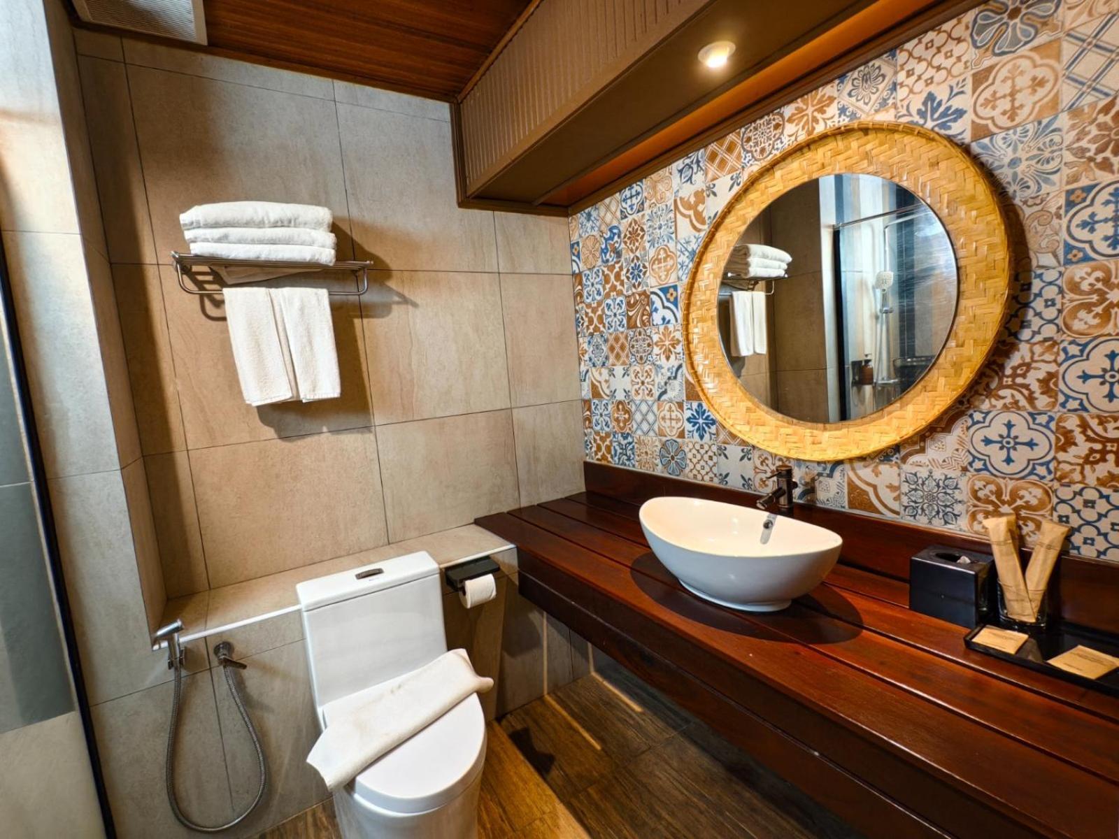 Borneo Beach & Mangrove Resort Tuaran Esterno foto
